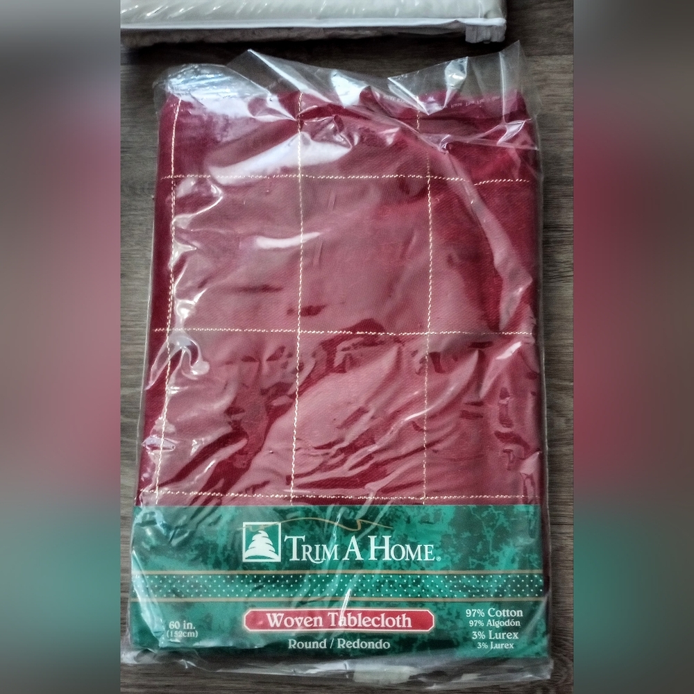 Trim A Home Red & Gold Woven Tablecloth, 97%cotton, 60" Round